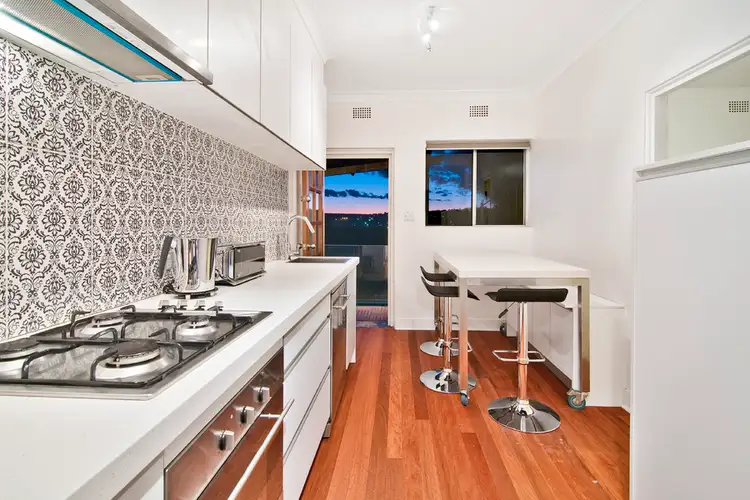 2/27 Marlborough Avenue, Freshwater NSW 2096