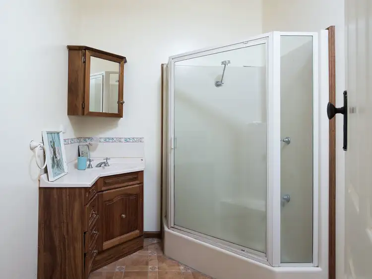 Fifth view of Homely house listing, 2 Dalma Avenue, Castlemaine VIC 3450