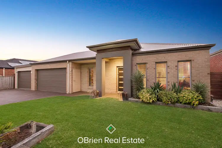 53 Banjo Paterson Drive, Pakenham VIC 3810