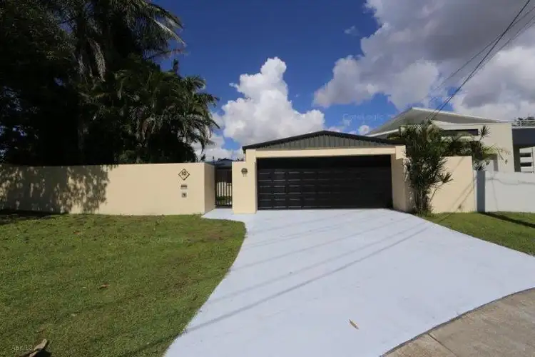 10 Moana Park Avenue, Broadbeach Waters QLD 4218