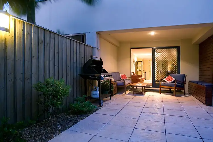 1/90 Nobby Parade, Miami QLD 4220