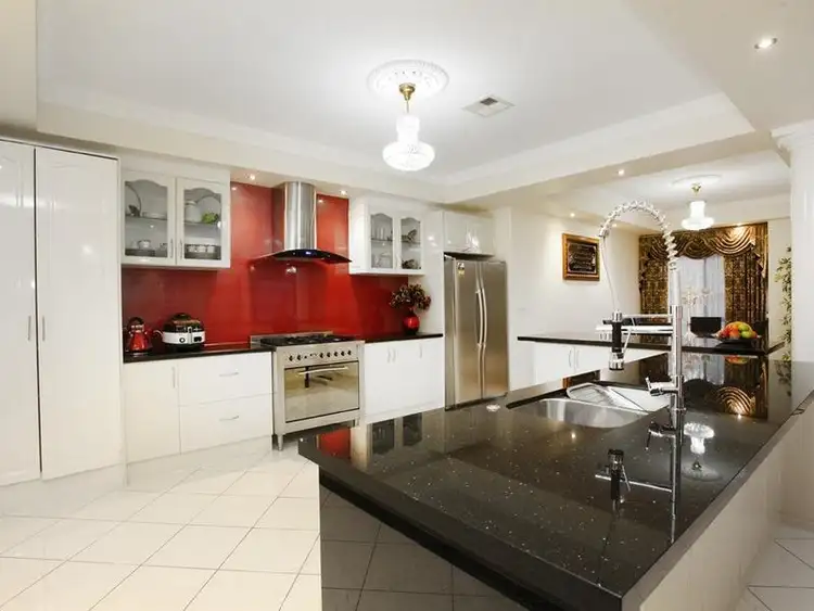 Sixth view of Homely house listing, 8 Illawarra Circuit, Taylors Hill VIC 3037