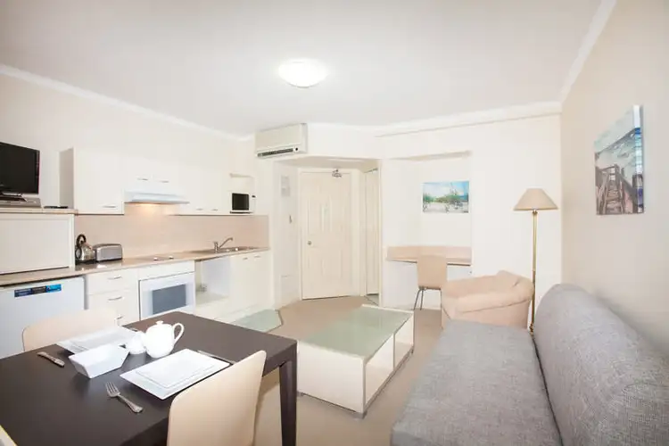 229/85 Deakin Street