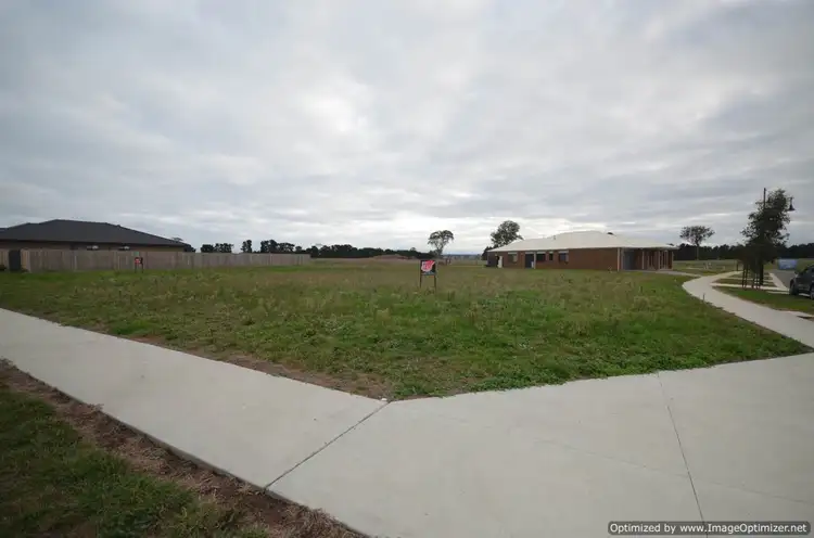 33 Shannon Boulevard, Bairnsdale VIC 3875