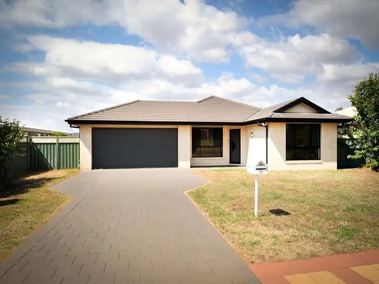20 Lansdowne Drive, Dubbo NSW 2830