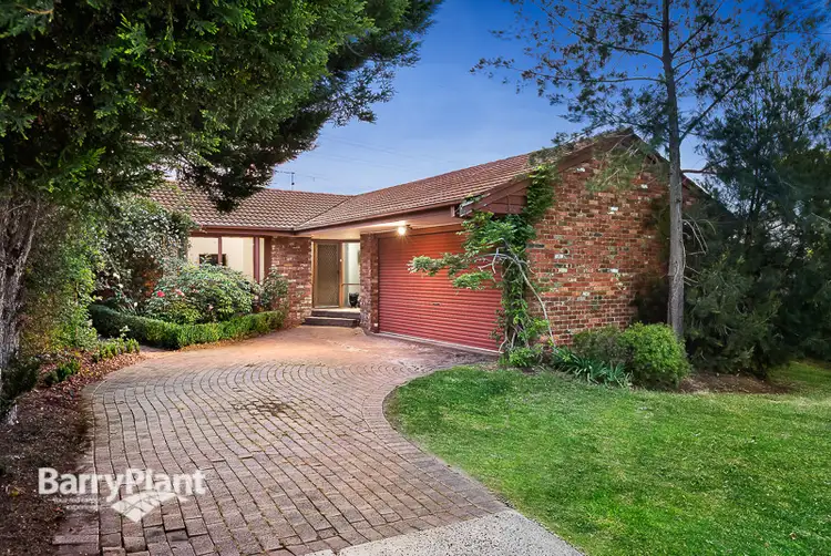 16 Kamarooka Drive, Wattle Glen VIC 3096