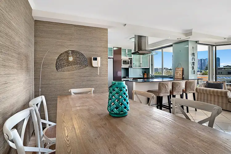 8/11 Hughes Avenue, Main Beach QLD 4217