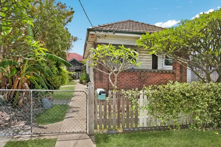 39 Hargrave Street, Carrington NSW 2294