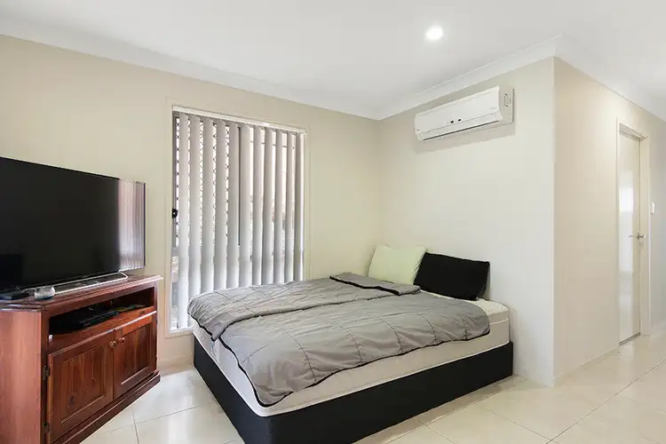 Fourth view of Homely semi-detached listing, 2/18 Bahrs Point Drive, Bahrs Scrub QLD 4207