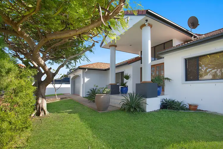 1 Karabella Court, Mermaid Waters QLD 4218
