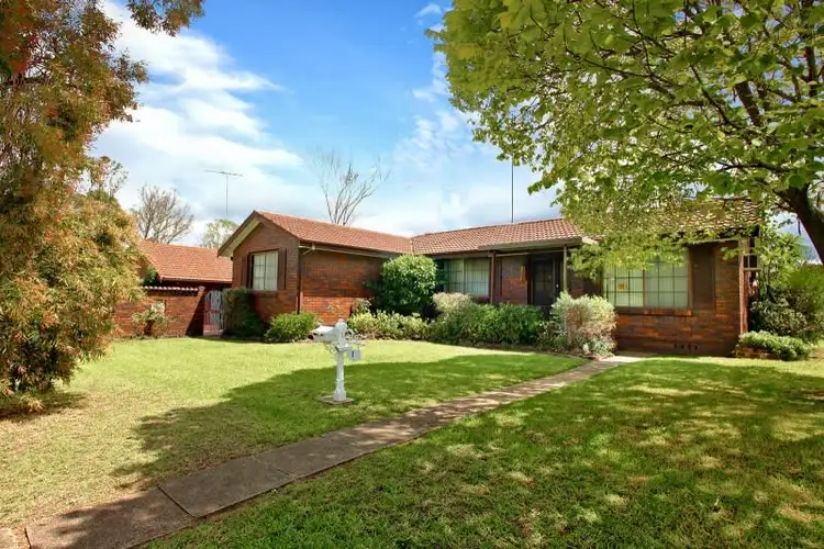 1 Neeta Avenue, Cambridge Park NSW 2747
