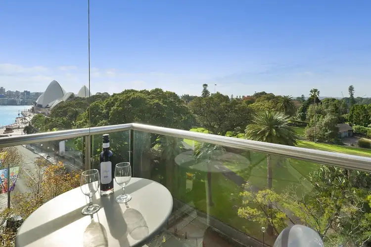 1016/61 Macquarie Street, Sydney NSW 2000