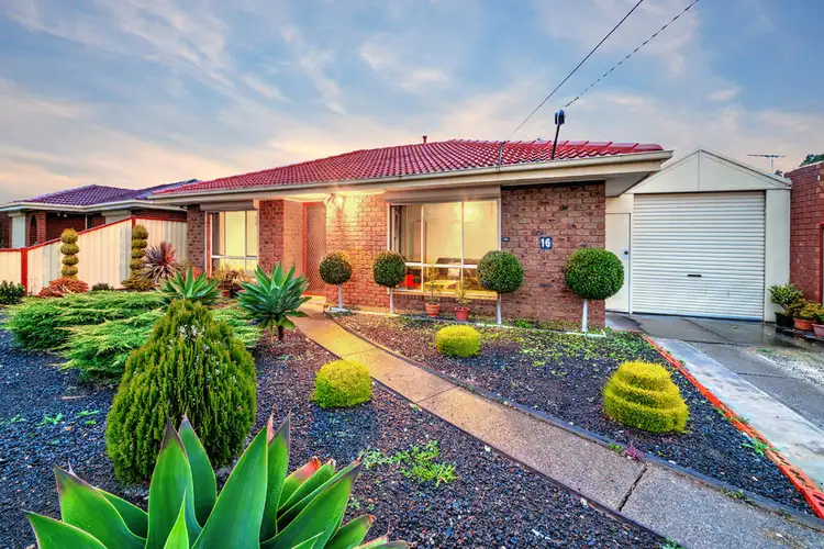 16 Baguley Crescent, Kings Park VIC 3021