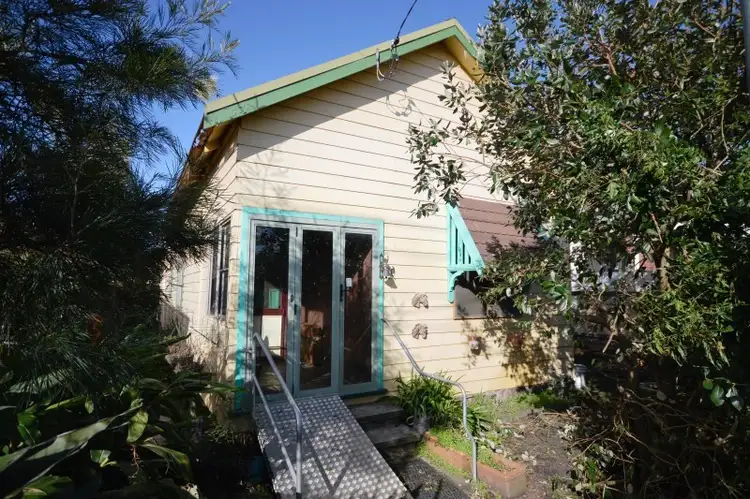 60 Roxburgh Street, Stockton NSW 2295