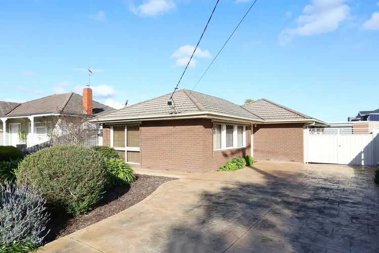 15 Tarana Avenue, Glenroy VIC 3046