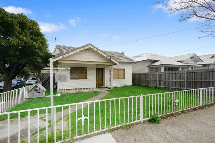 39 Mirls Street, Newport VIC 3015