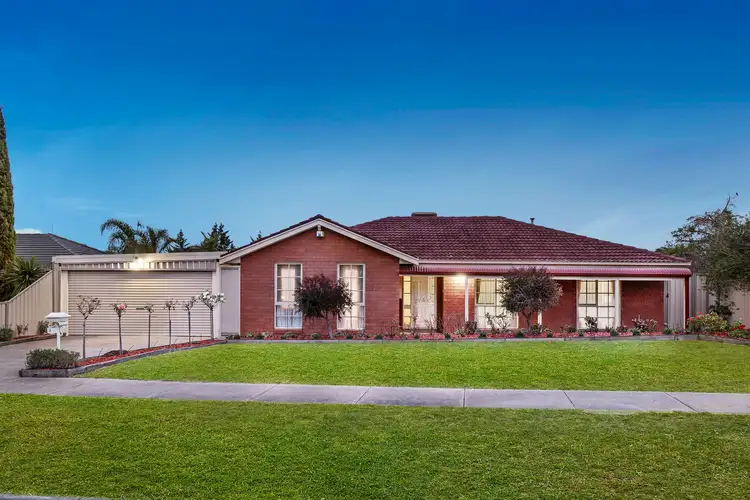3 Mantaura Avenue, Taylors Lakes VIC 3038