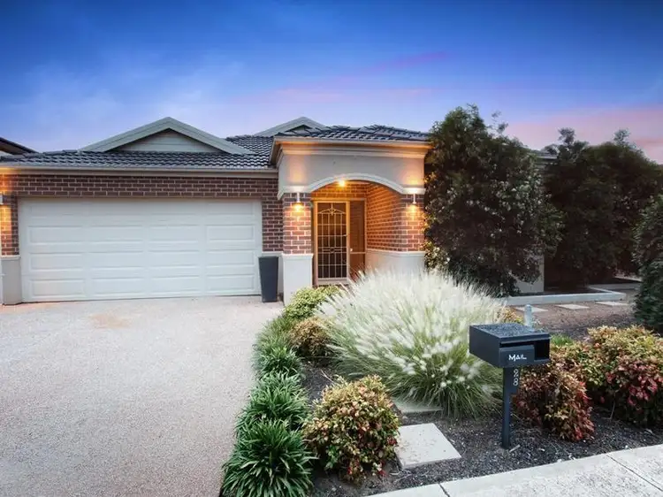 28 Cronulla Way, Taylors Hill VIC 3037