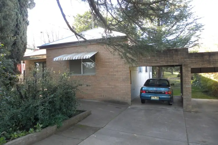 8 Russell Street, Young NSW 2594