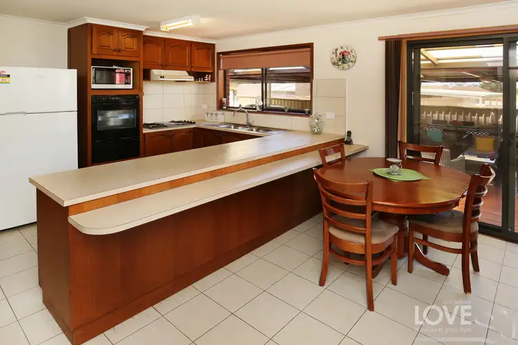 Fifth view of Homely house listing, 2 Whitfield Court, Mill Park VIC 3082