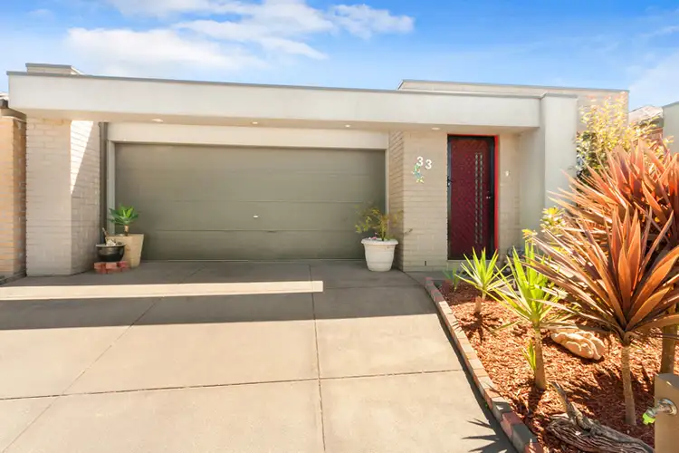 33 Kimberley Grove, Pakenham VIC 3810