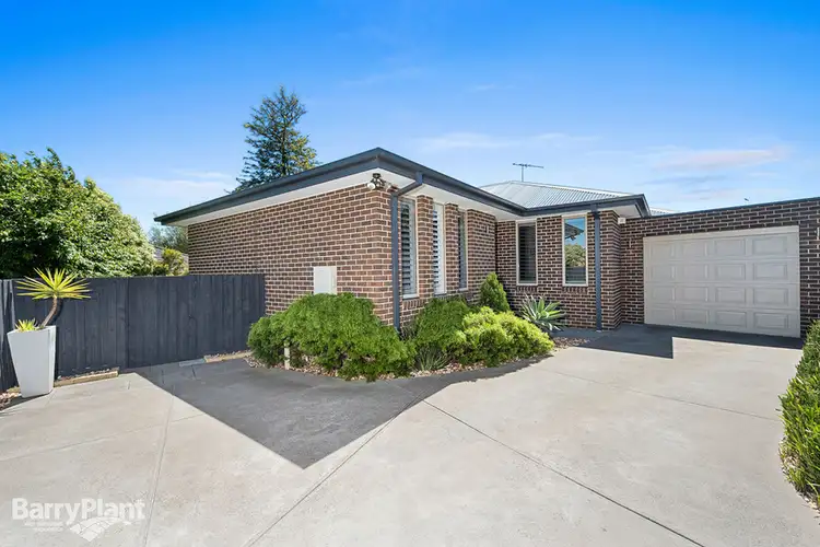 2/7 Rickards Avenue, Knoxfield VIC 3180