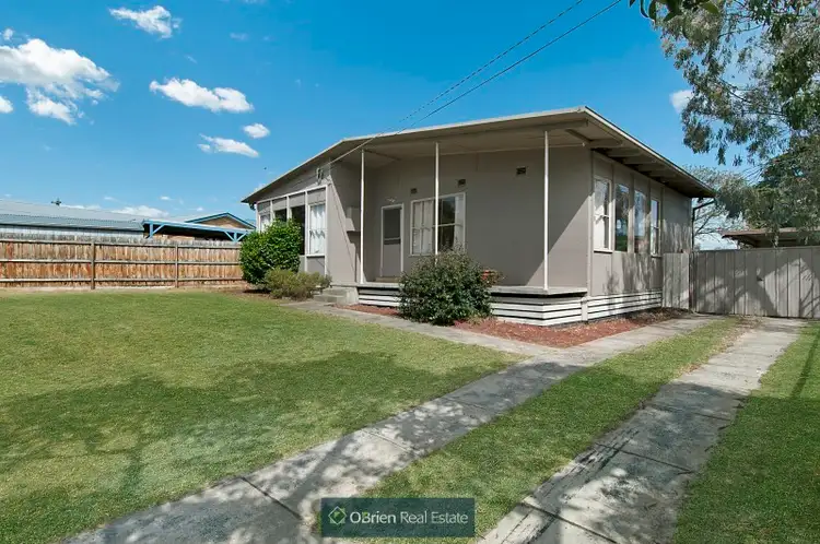 1 Stringybark Crescent, Frankston North VIC 3200