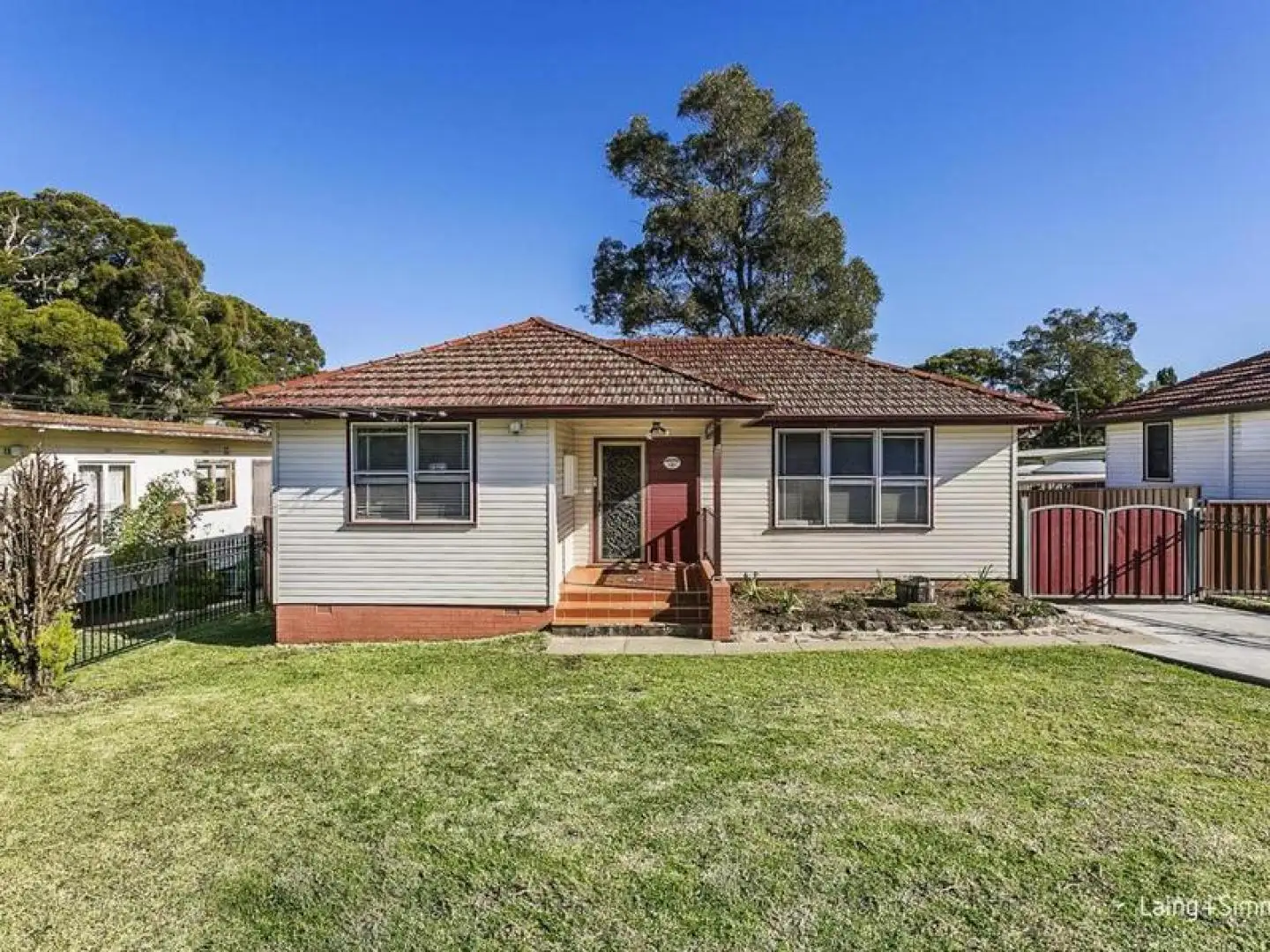 Main view of Homely house listing, 18 Leyte Avenue, Lethbridge Park NSW 2770