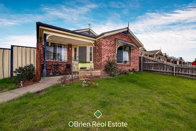 24 Wakenshaw Crescent, Pakenham VIC 3810