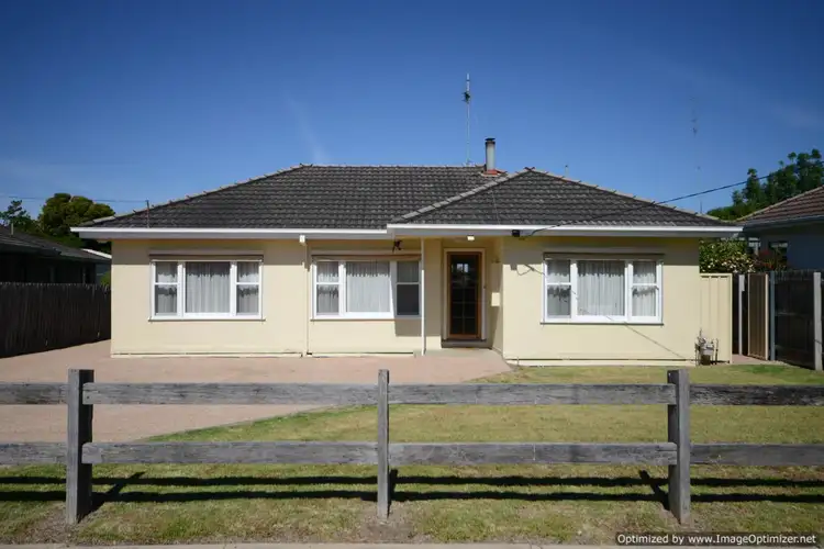 4 Dean Street, Bairnsdale VIC 3875