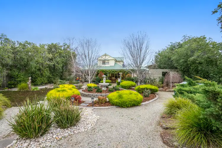 11 Cairns Drive, Bacchus Marsh VIC 3340