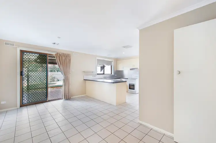 Fifth view of Homely house listing, 10 Amaroo Crescent, Wodonga VIC 3690