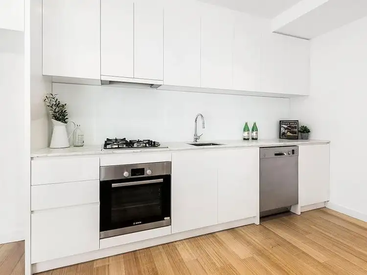 Fifth view of Homely apartment listing, 6/6 Pine Avenue, Elwood VIC 3184