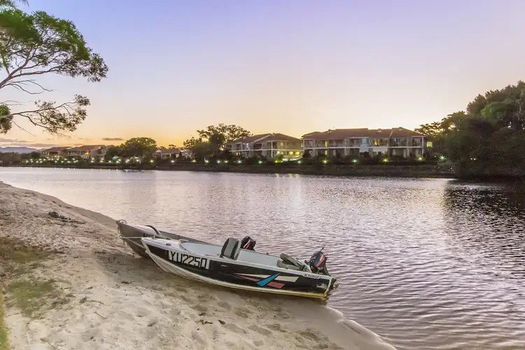 6/125 Santa Cruz Boulevard, Clear Island Waters QLD 4226