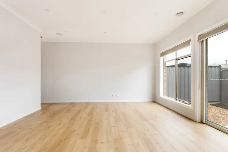 Fifth view of Homely unit listing, 2/7 Adrian Circuit, Tarneit VIC 3029