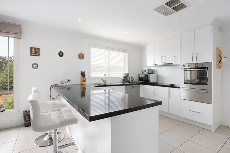 Fifth view of Homely house listing, 2 Archer Court, Drouin VIC 3818