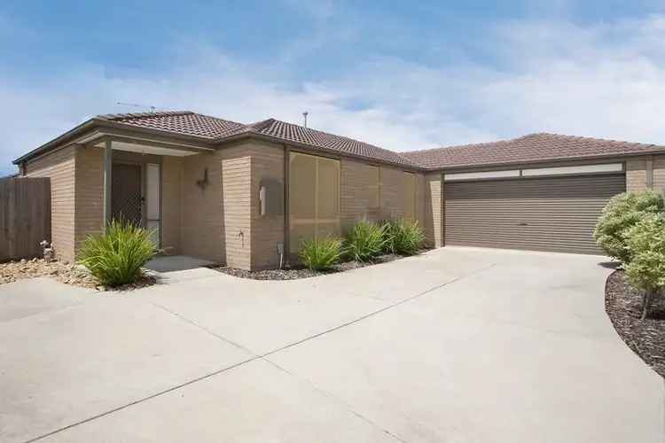 2/25 Oak Avenue, Longwarry VIC 3816