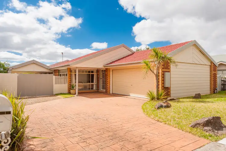2 Olive Grove, Sunbury VIC 3429