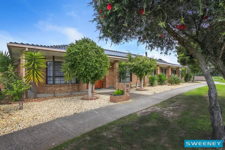 2 Malibu Grove, Taylors Lakes VIC 3038