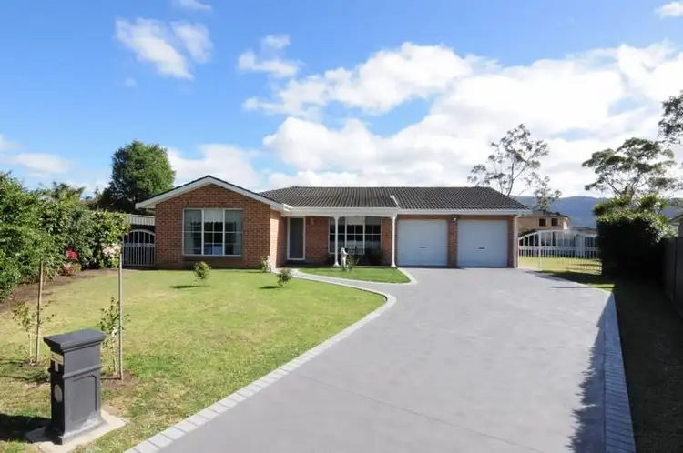 4 Mayfair Court, Bomaderry NSW 2541