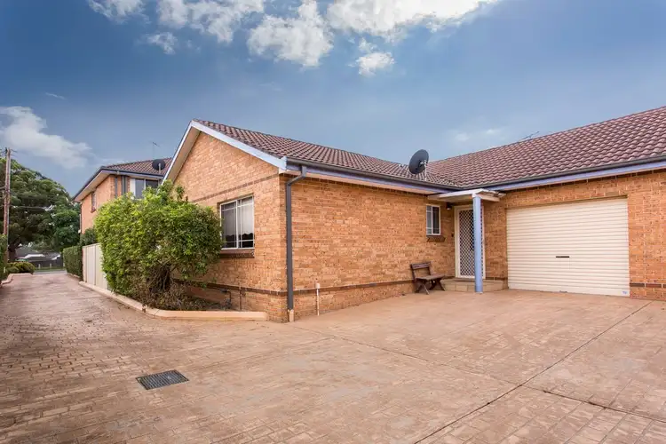 Main view of Homely villa listing, 3/31-33 Childs Street, East Hills NSW 2213