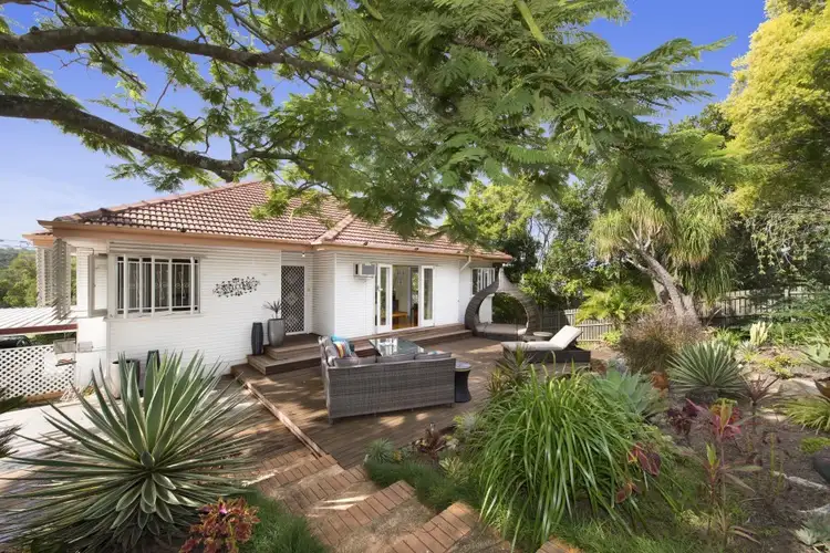 102 Sapphire Street, Holland Park QLD 4121