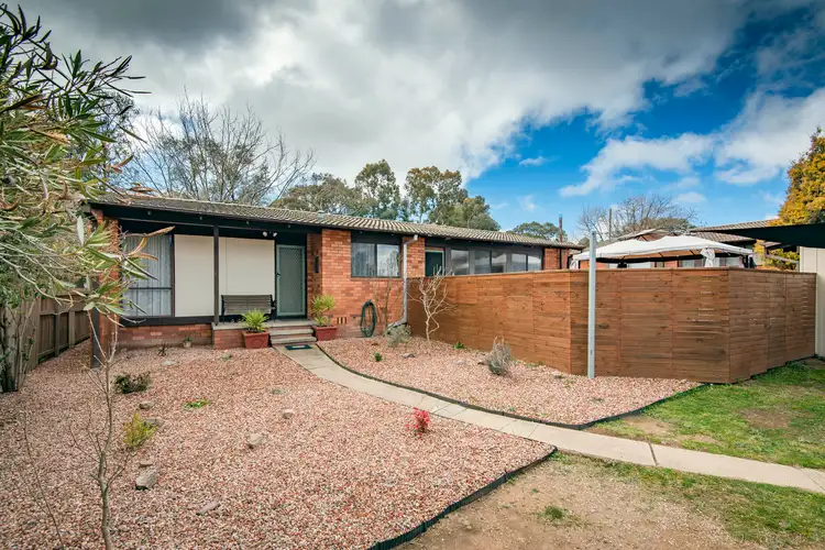 6 Peat Place, Charnwood ACT 2615