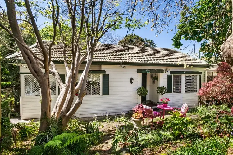 19 Woodlawn Avenue, Mangerton NSW 2500