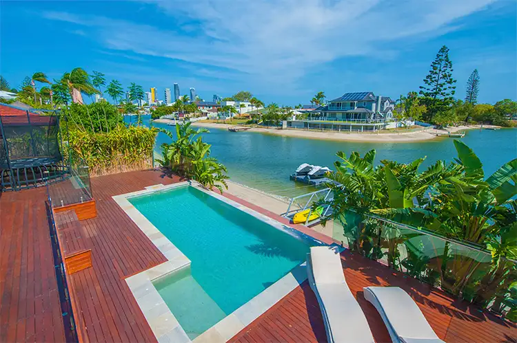 6 Meredith Drive, Broadbeach Waters QLD 4218