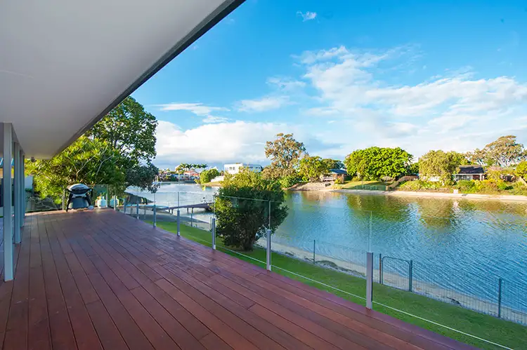 16 Aroona Avenue, Broadbeach Waters QLD 4218