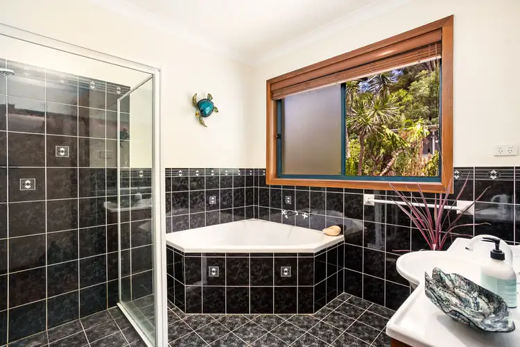 Sixth view of Homely house listing, 5 Sugarwood Place, Farmborough Heights NSW 2526