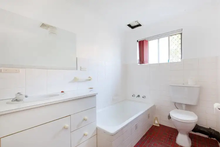 Fifth view of Homely apartment listing, 2/66 Oaks Avenue, Dee Why NSW 2099