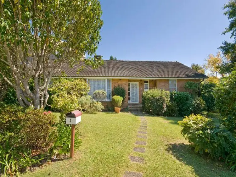 4 Lowther Park Avenue, Warrawee NSW 2074