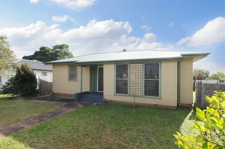 17 Ritchie Street, Bomaderry NSW 2541